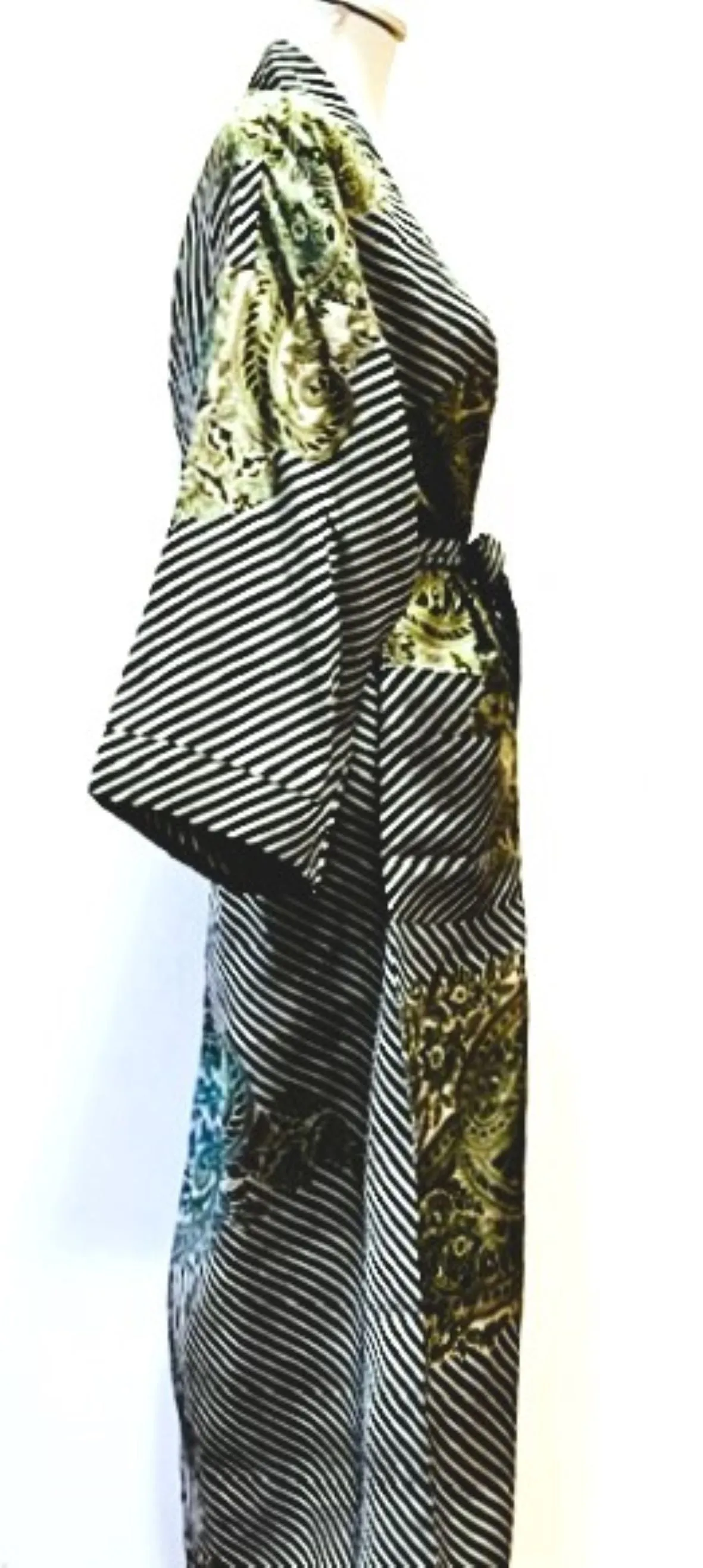 Crepe Silk Kimono Presents A Sophisticaed and Unique Perspective