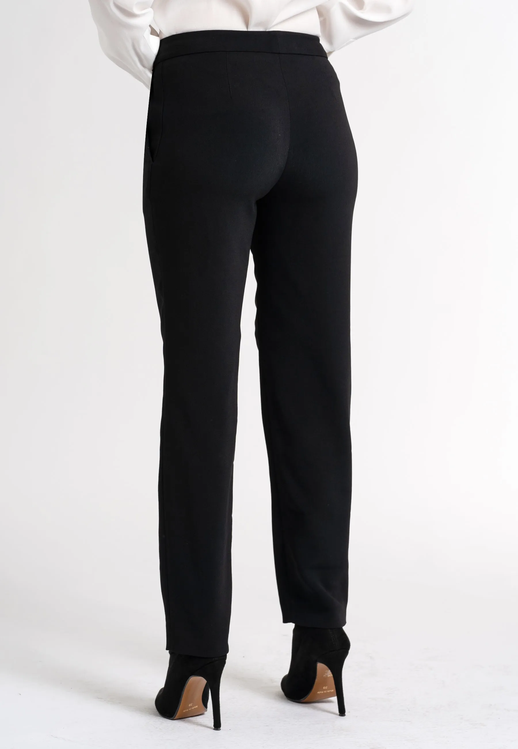 Darwin ankle-length trousers with side pockets