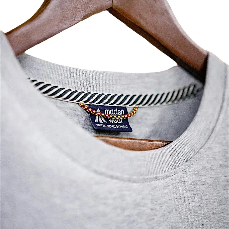 Hiking tee with mesh pocket
