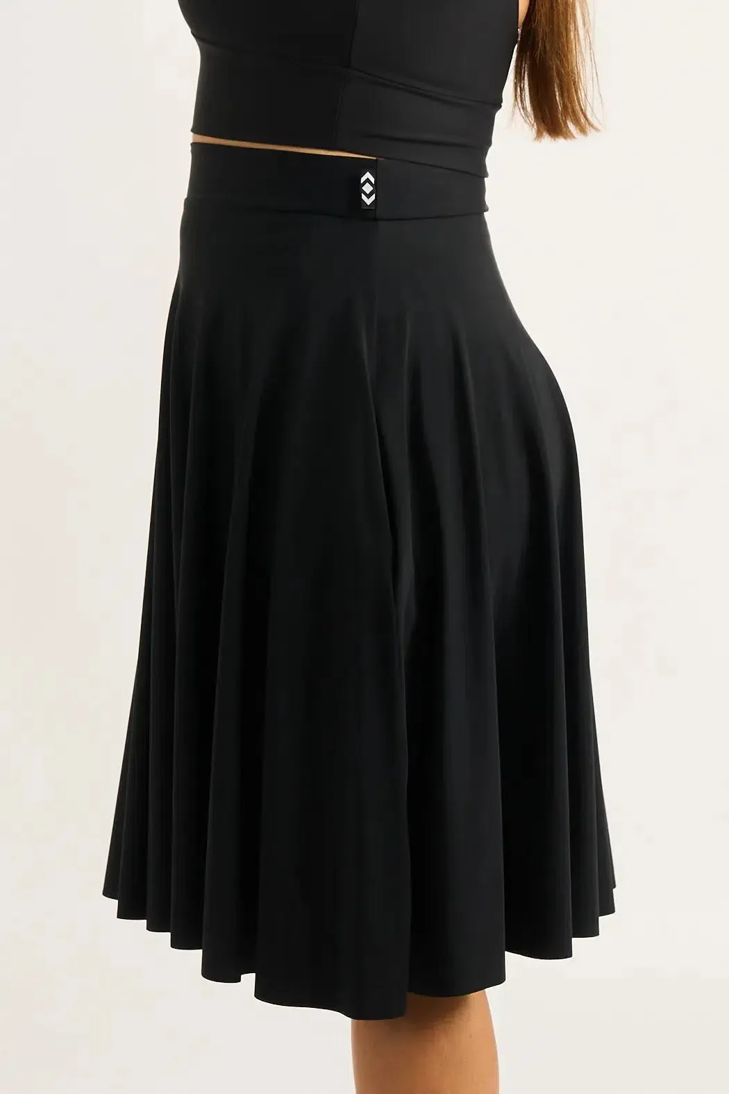 Silky Narrow Waisted Midi Skater Skirt W/ Pockets - Black