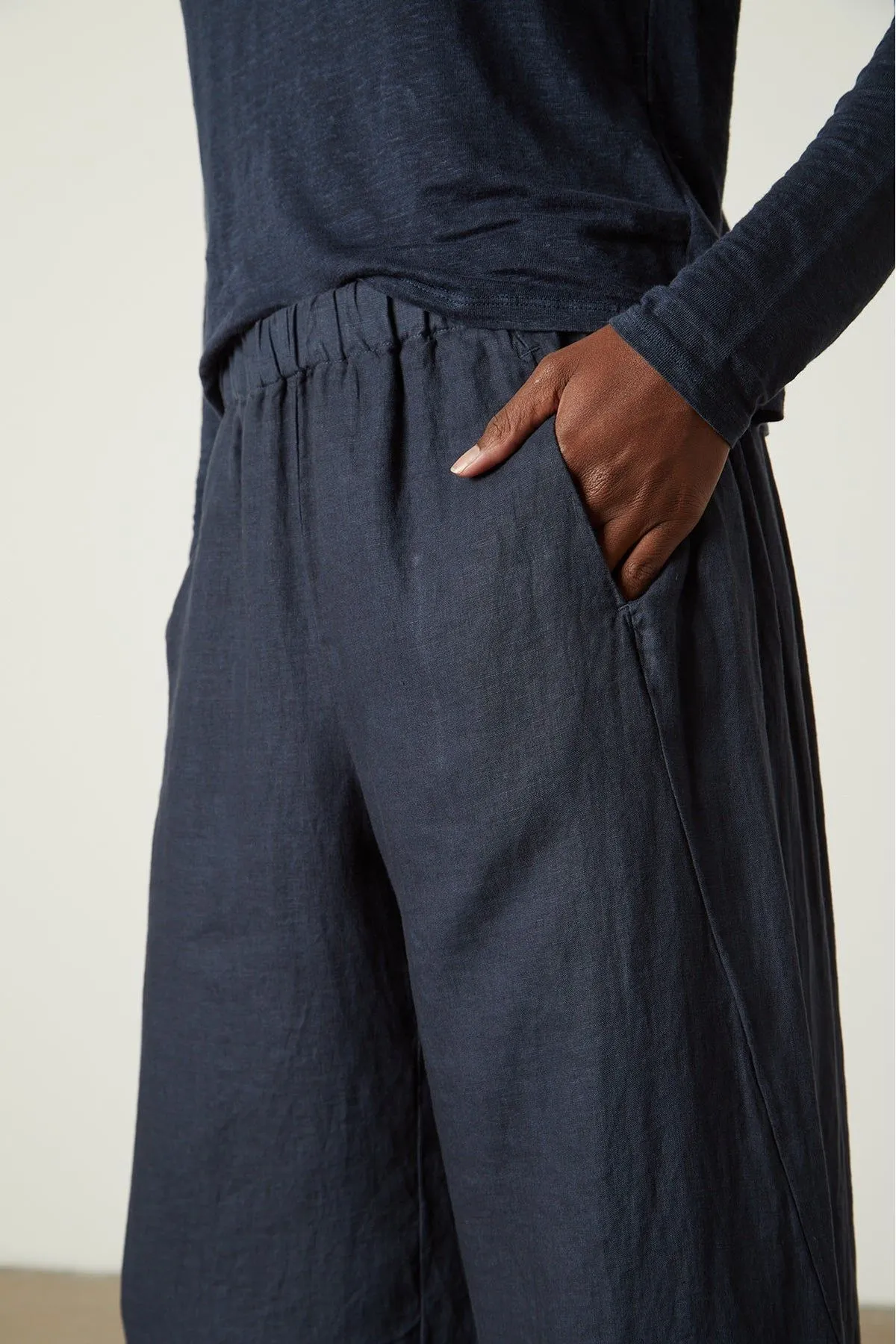 Velvet by Graham & Spencer Lola Pull On Linen Pants | Shadow